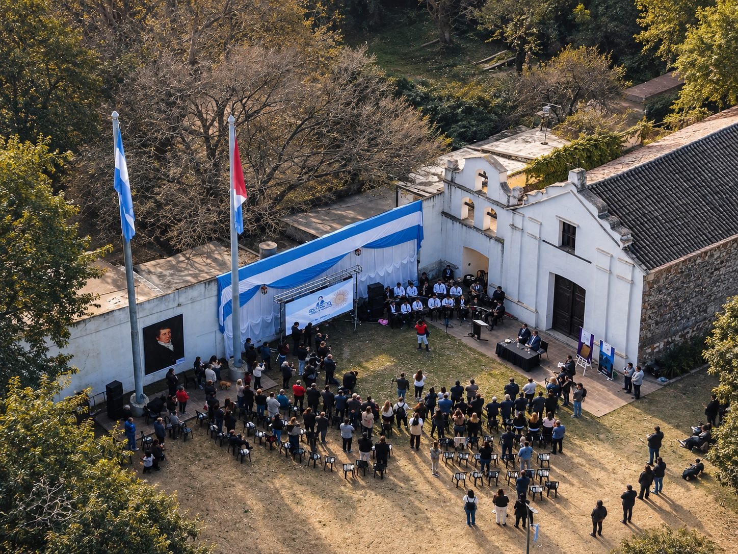 Vista aérea con drone de un acto de la Provincia de Córdoba en la Capilla Histórica de Pilar